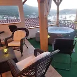 Panoramic View With Jacuzzi Vis